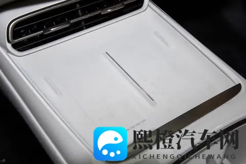 深蓝 L06 560Ultra + 激光版:科技与舒适兼具的中型纯电轿车-2