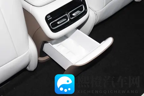 能户外露营,还有地暖!智己的这台旗舰SUV有多能整活?-1