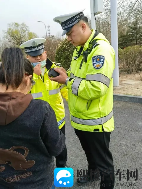 黄色软件3.30：智能驾驶新突破，安全便捷驾驶体验升级-1