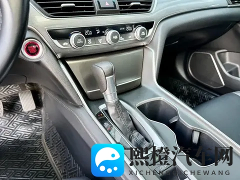 三年准新一手雅阁,10万出头,家用代步不二之选?-1