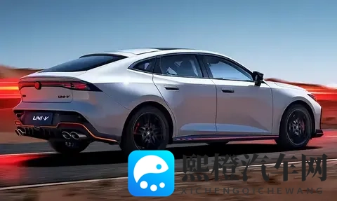 十万级新卷王！2025款长安UNI-V上市，叫板奥迪A7！-3