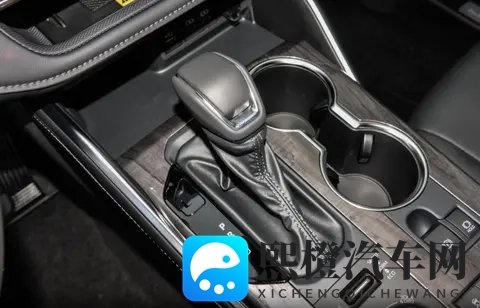 家用选大七座SUV,26款皇冠陆放配置分析选买建议-1