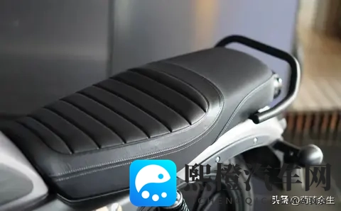 通勤溜车实测!豪爵DN150油耗189L,复古范儿缺失成最大槽点?-1