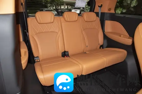 30 万内选 MPV 纠结？魏牌高山7 开了 1 个月，这些细节比想象中实在-1