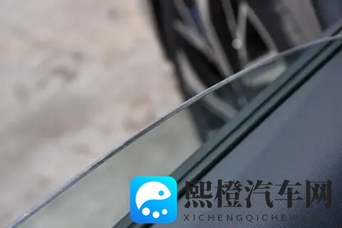 10万级燃油轿车怎么选？推荐这台，配置拉满，动力强劲，值得一看-2