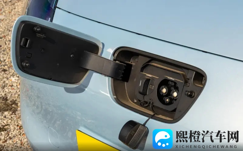 26款这车上市，纯电续航301km，还是四门设计-1