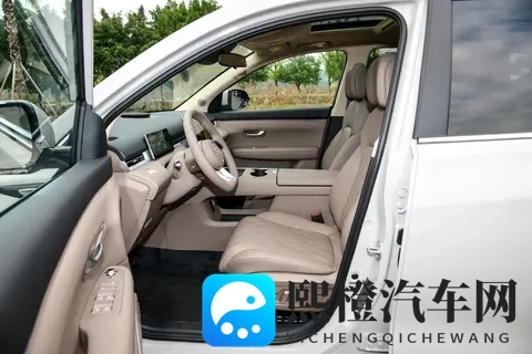 蓝电E5 PLUS超长续航版：12万级插混SUV的实力选择-2